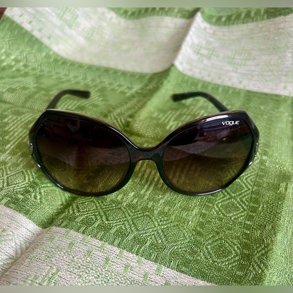 Authentic NEW VOGUE VO 2773-S W656/13 56-17 130 3 N BROWN women Sunglasses